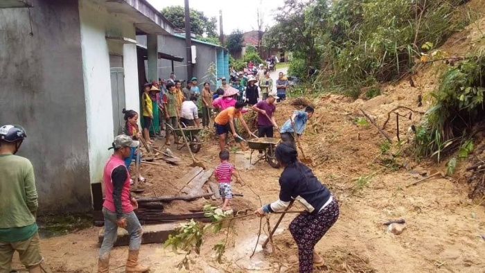 Mưa bão liên tiếp gây ra nhiều tổn thất cho người dân